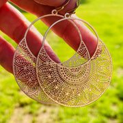 Waterproof filigree gold earrings