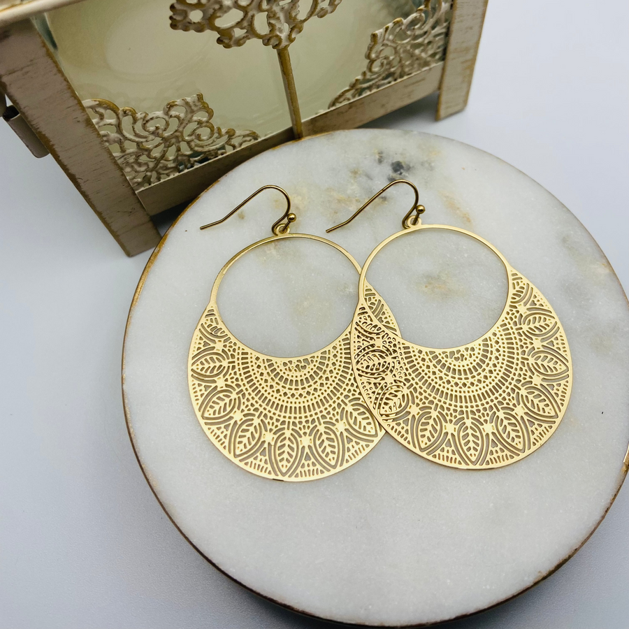 Waterproof filigree gold earrings